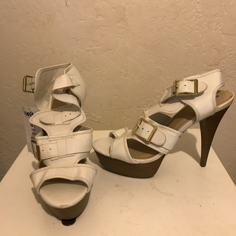 Shoes - Picture 4 of 4